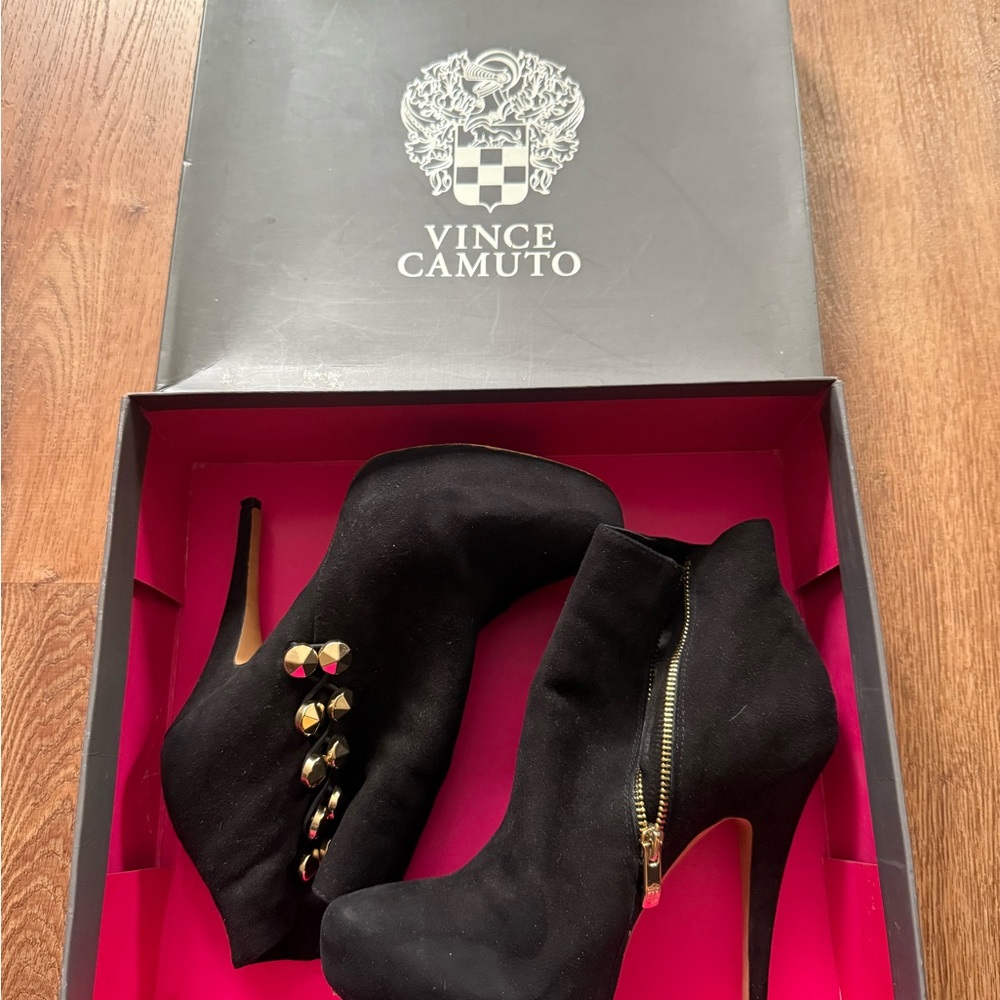 Vince Camuto Black Ankle Boots with box size 8.5